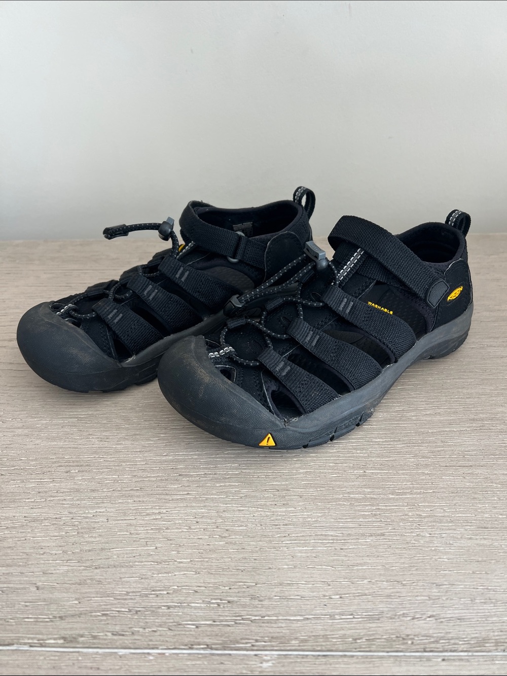 Keen boys kids Newport H2 water sandals size 4